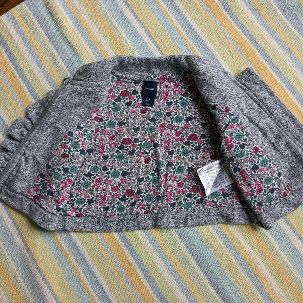 ⭐ Baby Gap gray verigated jacket 3-6 months